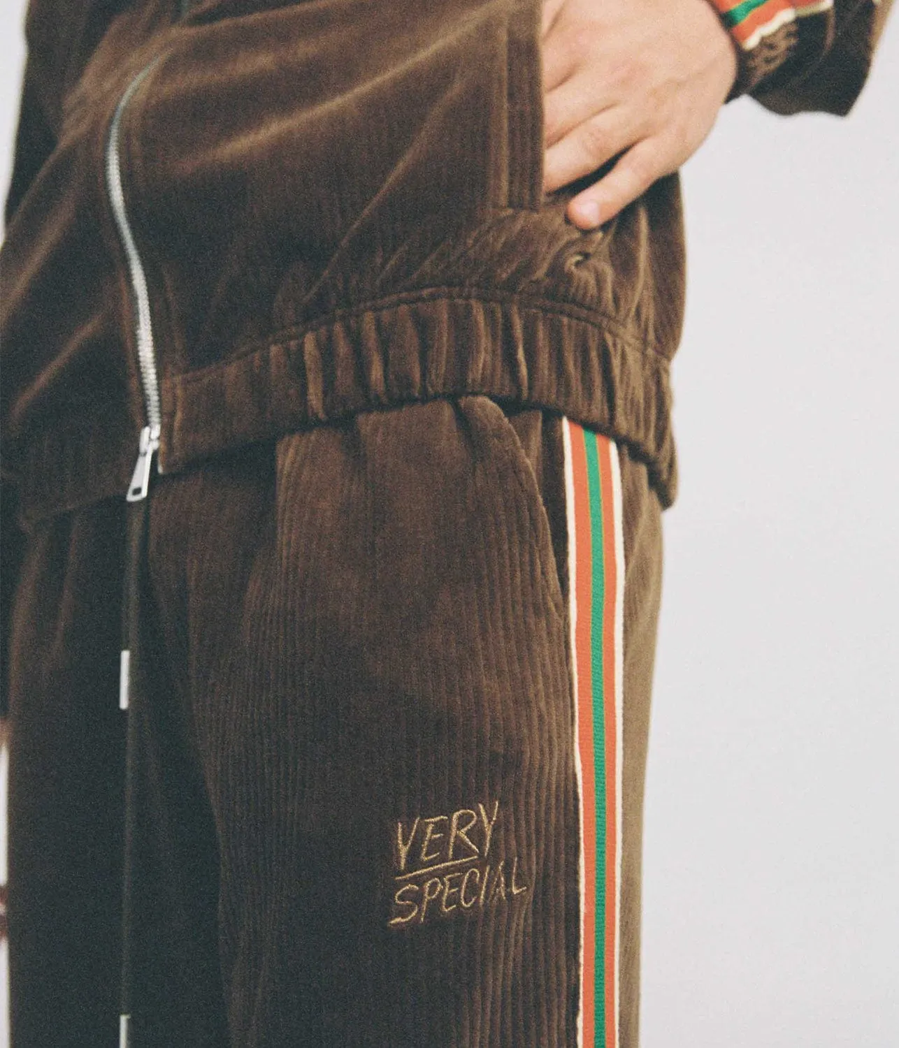 CORD STRIPE PANTS- BROWN